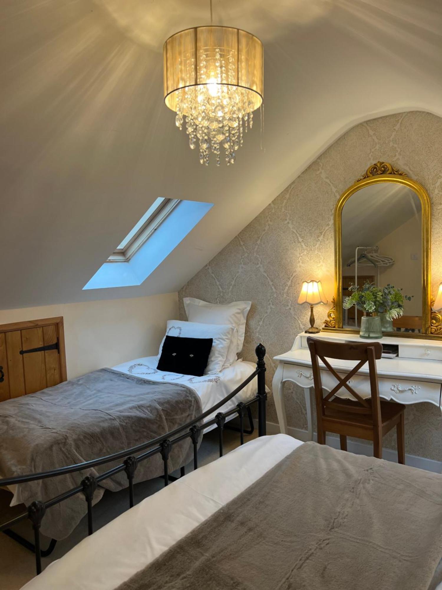 Highcroft House Villa Corsham Bagian luar foto